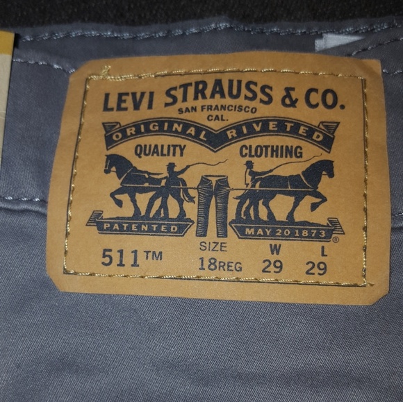 ⭕⭕LEVIS BRAND NEW LEVIS JEANS - Picture 2 of 4